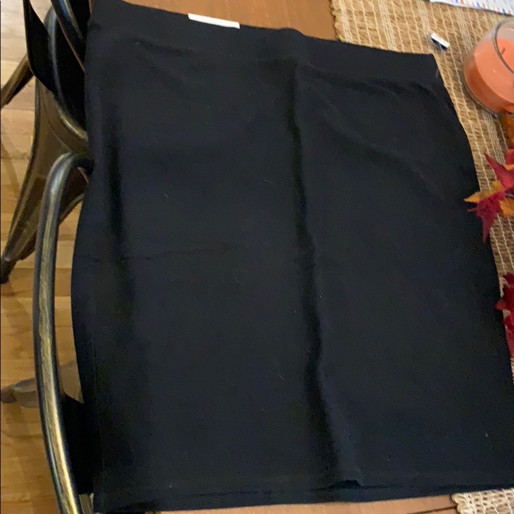 Black skirt. New.